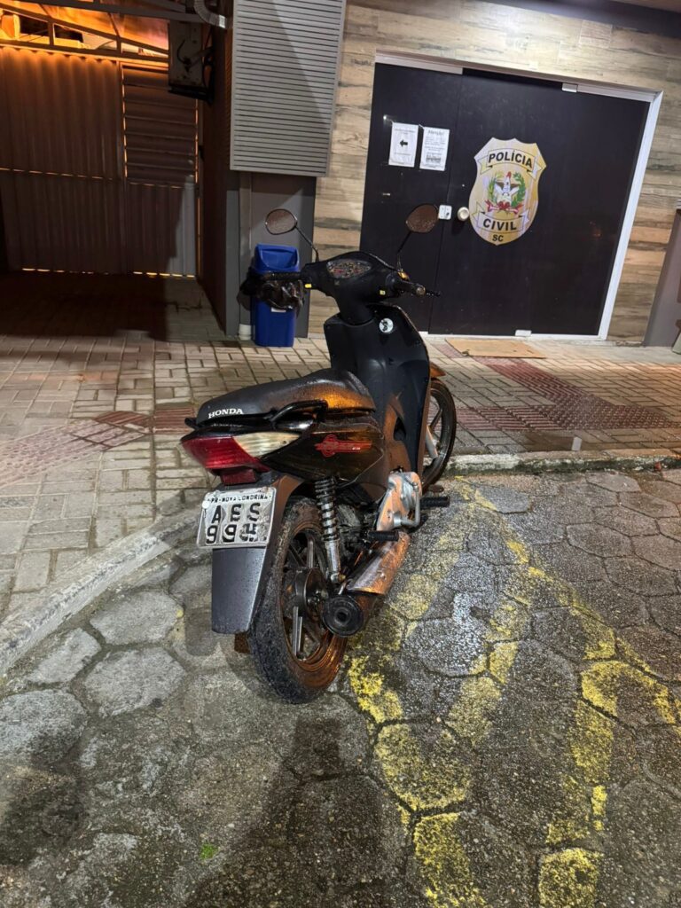 Polícia Militar recupera motoneta furtada e prende envolvidos em Itapema